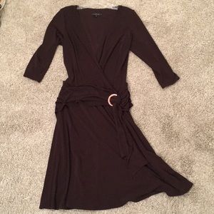 Laundry shelli segal sz 8 faux wrap dress 3/4 sleeves. Ruched belt w pink detail